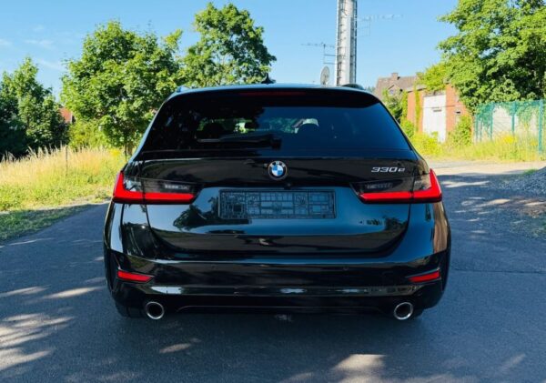 BMW 3er 330e Sport Line 2021