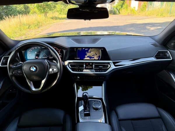 BMW 3er 330e Sport Line 2021