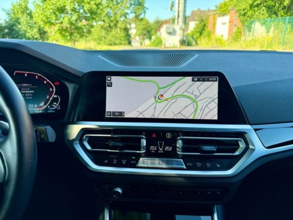 BMW 3er 330e Sport Line 2021