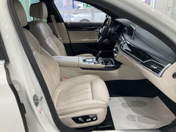 BMW 7er 745e M Sport 2021