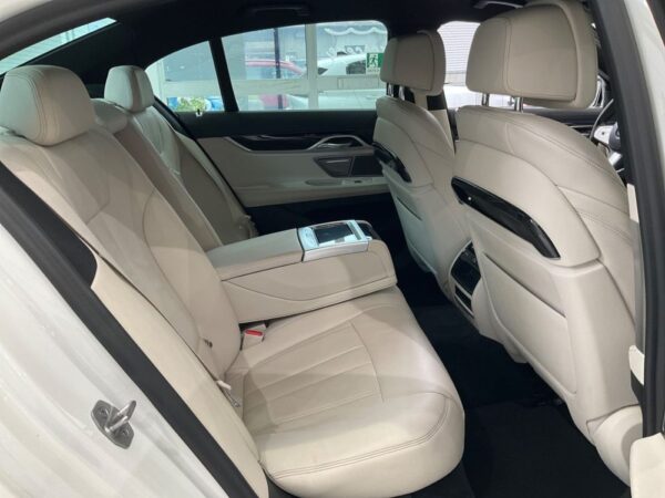 BMW 7er 745e M Sport 2021