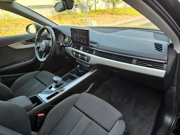 Audi A4 Avant 30 TDI S tronic